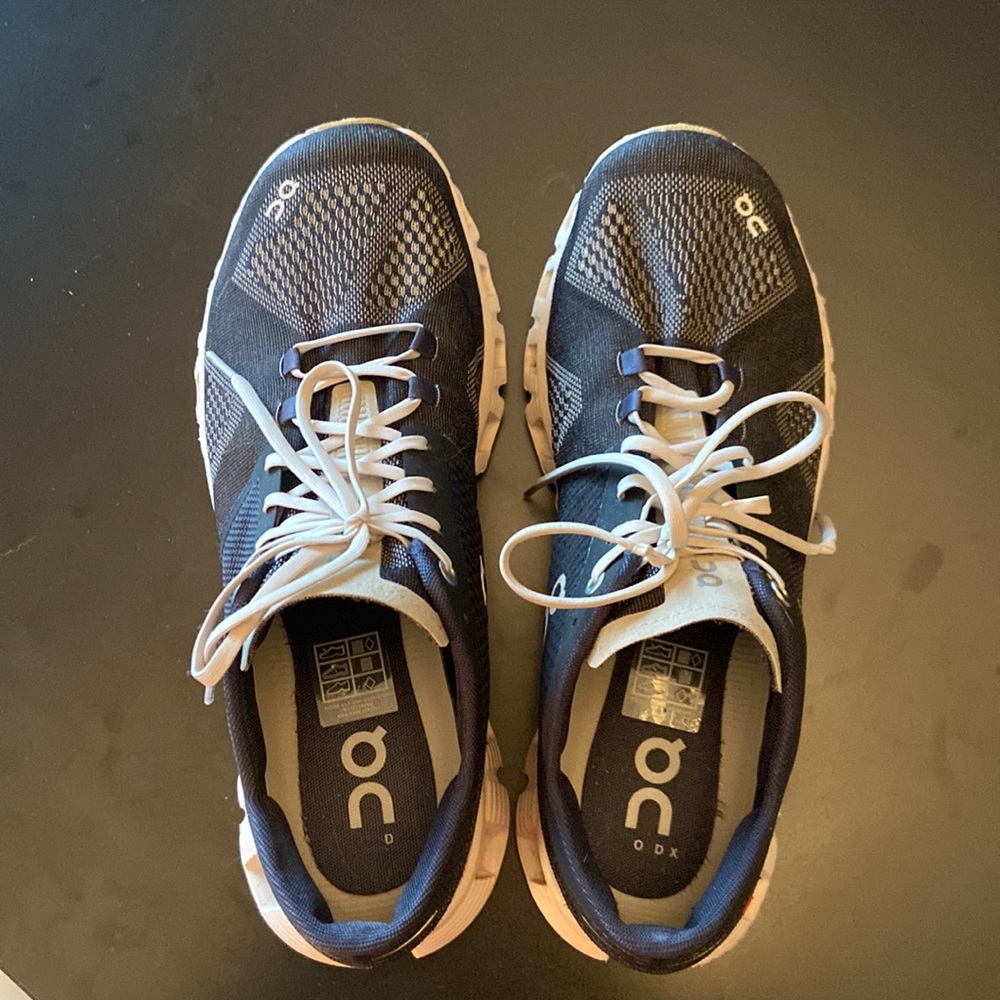 OnCloud shoes.  Great condition, size 9.5. Worn only a few times.